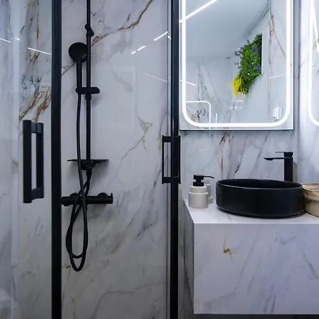 Noir Luxury 1 Bedroom Atelier *