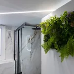 Noir Luxury 1 Bedroom Atelier Апартаменты *